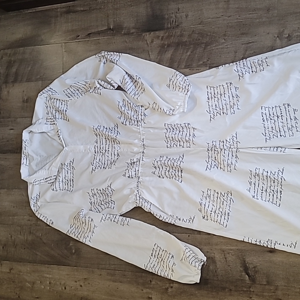 🧡2/$15 Bundle White jumpsuit cursive print long sleeve, elastic waistband 10/12